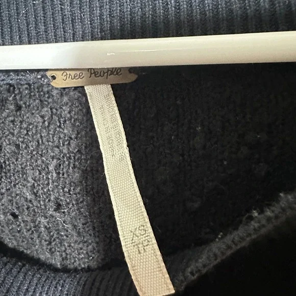 Free People Found My Friend Boucle Pullover Slouchy Black Sweatshirt Womens XS - Picture 3 of 4